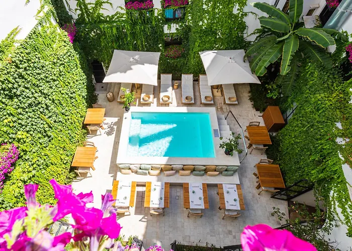 Jacuzzi hotel: Casa Nostra Luxury Suites & Spa